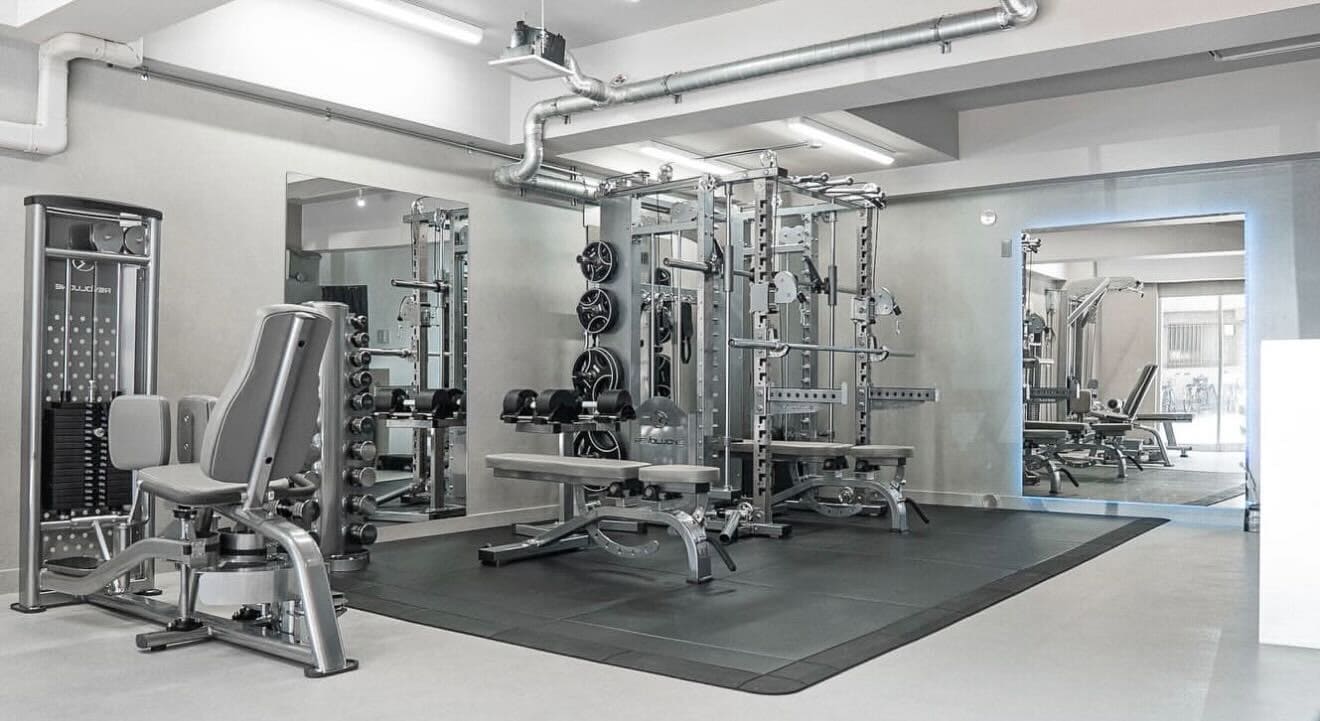 THE FIT LOUNGE (ザフィットラウンジ)